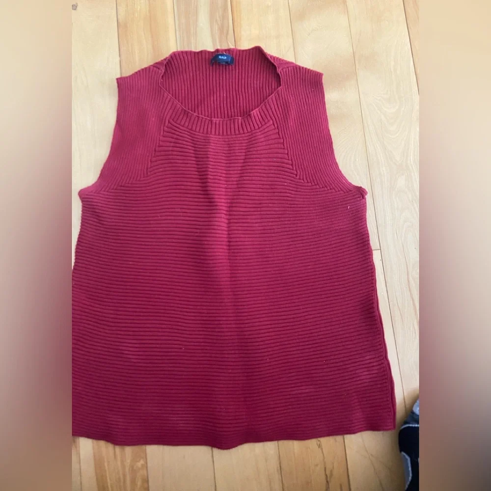gap top - Picture 1 of 1